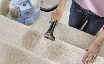 Reinig en verwijder vlekken van tapijtvloeren en trappen